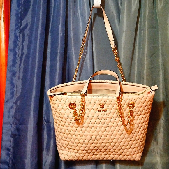 Nine West CAELIA Quilted Zip Closure Tote in Pink. (OS) - Picture 10 of 13